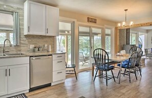 Fridge, microwave, oven, stovetop - Modern lakefront home, Amazing View w/ Nearby Boat Launch (Golden)