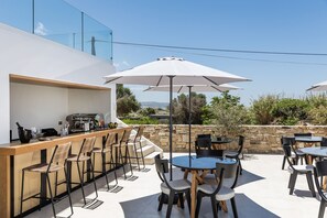 Free daily local cuisine breakfast - El mar Naxos  (Naxos)
