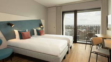 Hypo-allergenic bedding, in-room safe, desk, laptop workspace