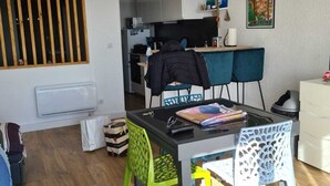 A compact living space with a dining area, kitchenette, and a small table with chairs. - charming apartment - view of the Cavalaire bay (La Croix-Valmer)