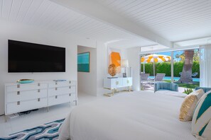 3 bedrooms, iron/ironing board, WiFi, bed sheets - Midcentury Masterpiece in Deepwell Estates - Pool and View  (Palm Springs)