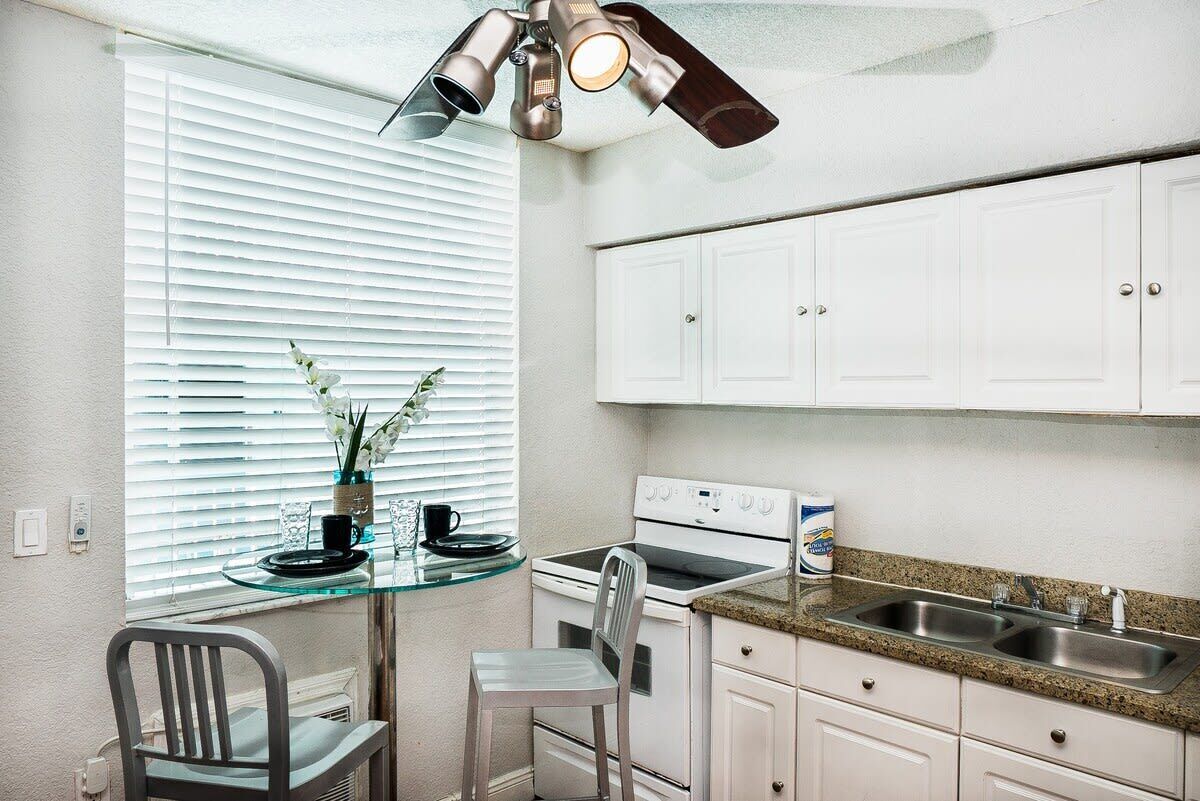 Sunny 1BD in South Beach Heart | Free Parking