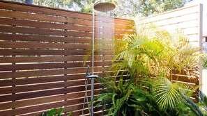 Property grounds - Coastal, Pet-Friendly Luxe (Narrawallee)