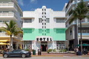 A hotel with a white facade and green shutters, featuring a classic Art Deco design. - Oceanfront Oasis: 2-BR Apartment on Ocean Drive (Miami Beach)