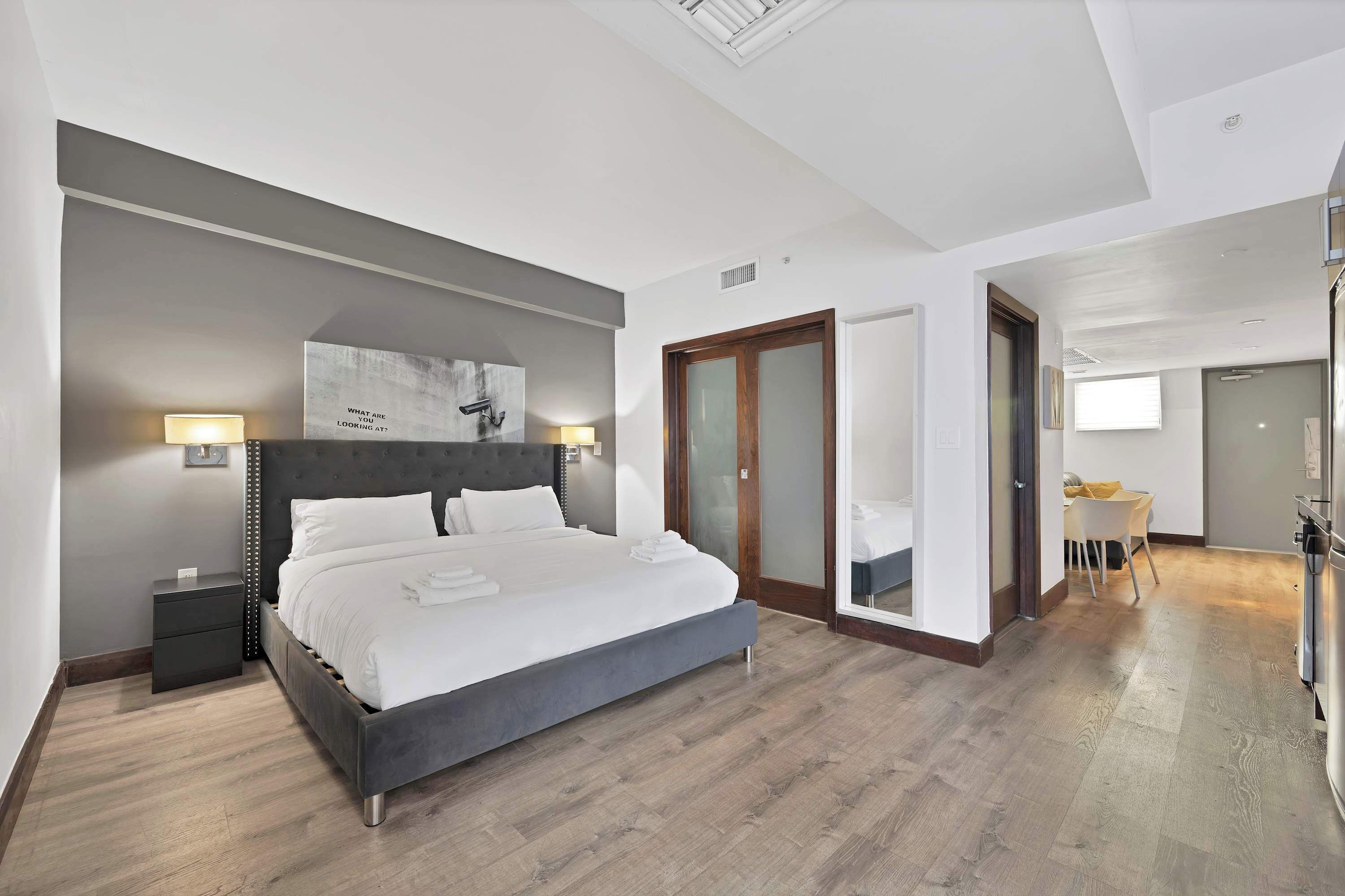 Fer et planche à repasser, Wi-Fi gratuit, draps fournis