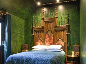 2 bedrooms, bed sheets - King Auberons-UK43000 (Stamford Bridge, near York)