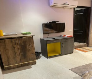 华丽双人房 | 浴室 | 淋浴设施、免费洗浴用品、吹风机、拖鞋