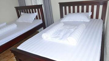 5 bedrooms, WiFi, bed sheets