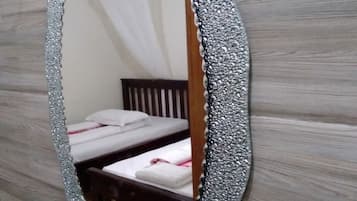 5 bedrooms, WiFi, bed sheets