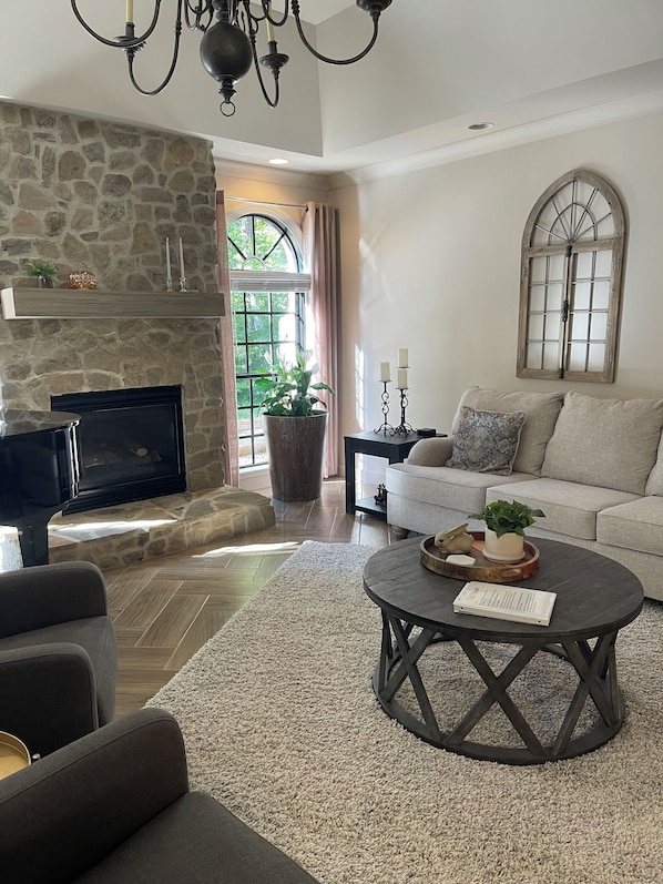 Smart TV, caminetto, stampante