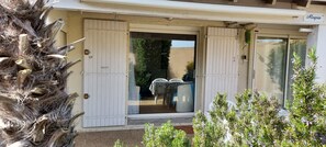 تفاصيل الفندق من الخارج