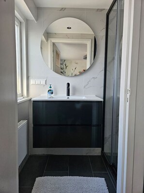 Hair dryer, towels, toilet paper - The North Sea Home near the Beach  (Noordwijk)