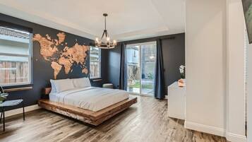 3 bedrooms, desk, iron/ironing board, travel crib