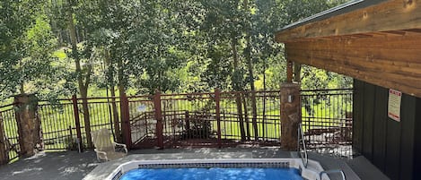 Bañera de hidromasaje al aire libre