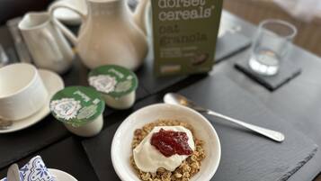 Free daily English breakfast