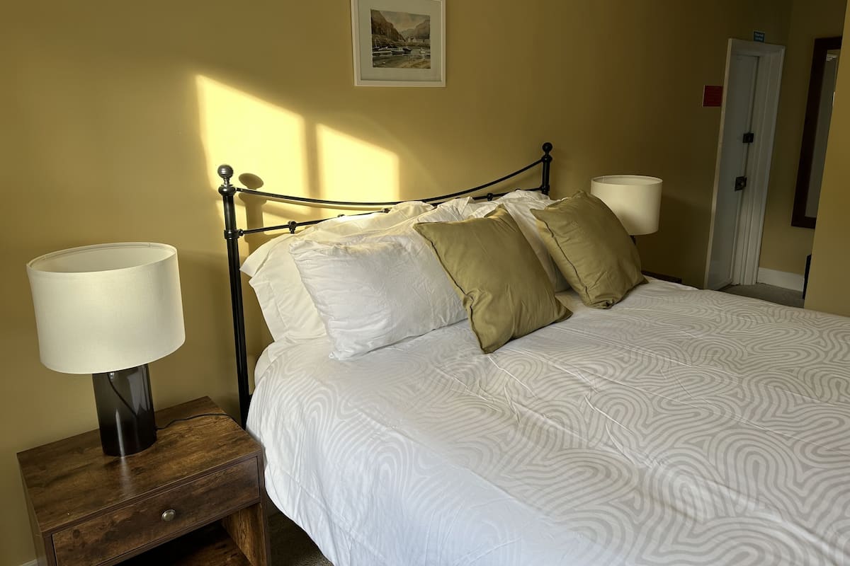 Free WiFi, bed sheets