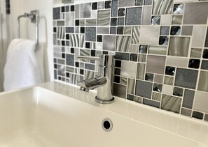 Double Room | Bathroom