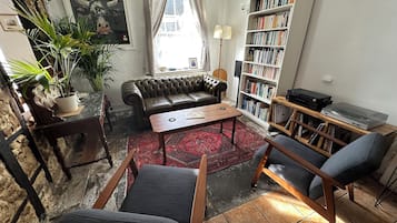 18-tommers fladskærms-tv med digitale kanaler, tv