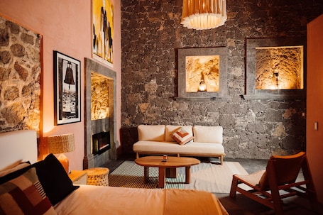 Master Suite | Egyptian cotton sheets, premium bedding, down comforters, pillowtop beds. Maison Mexique Hotel Boutique San Miguel de Allende