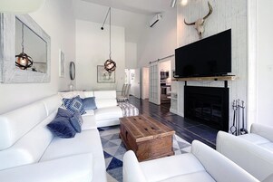 Croissant des Soleils - 1069 | 客厅 | 40-英寸电视 （配备有线频道）、壁炉