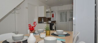 Charming 5-bed House in City Center and Car Park