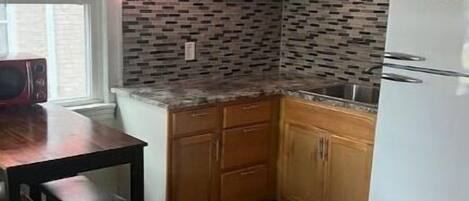 Kylskåp, mikrovågsugn, ugn och spishäll