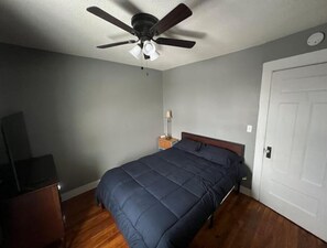 4 bedrooms, desk, free WiFi, bed sheets