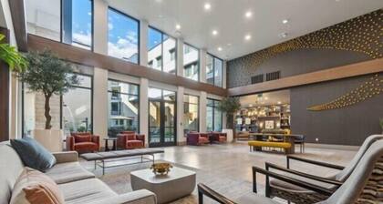 PrivateRoof Deck-Parking-Shop-Eat-Heated Pool-Work