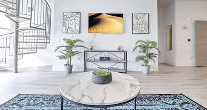 Scottsdale Gem: Rooftop Views, Instant Booking
