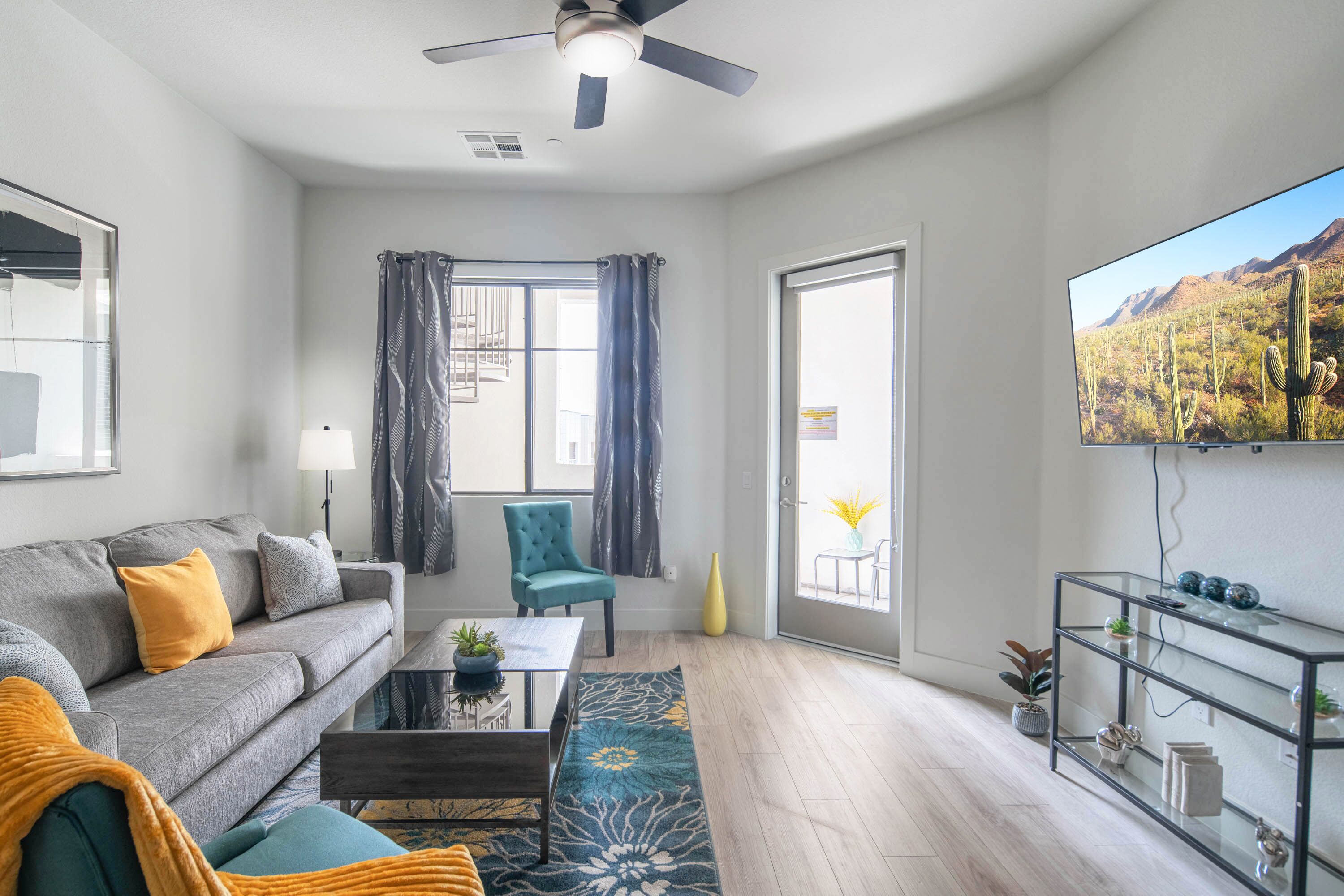 Smart-TV, bordtennis og kontorer