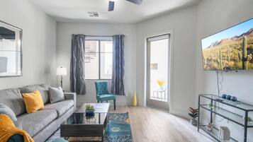 Smart-TV, bordtennis og kontorer