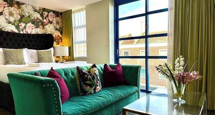 Chic Modern Apartment Suite - Free Parking & WiFi!
