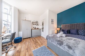 7 bedrooms, desk, iron/ironing board, WiFi