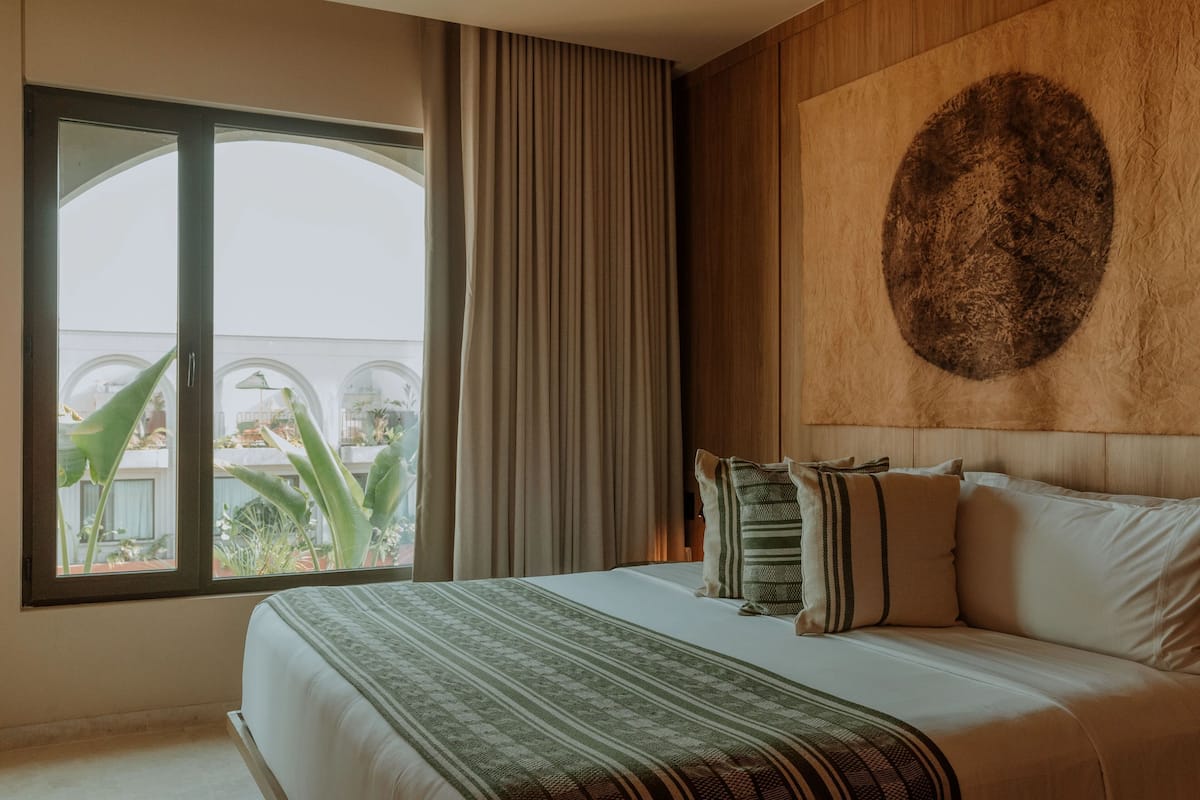 Suite Junior, vasca da bagno | 1 camera, biancheria da letto di alta qualità, copriletto in piuma