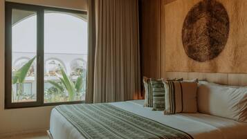 Suite Junior, bathtub | 1 kamar tidur, seprai premium, selimut bulu angsa, dan minibar