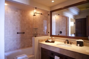 Hair dryer, towels, shampoo, toilet paper - Luxurious Montecristo Villa with Private Pool! (Cabo San Lucas)