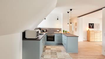 Kühlschrank, Mikrowelle, Ofen, Geschirrspüler