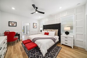 9 makuuhuonetta, työpöytä, silitysrauta/-lauta, vauvan matkasänky