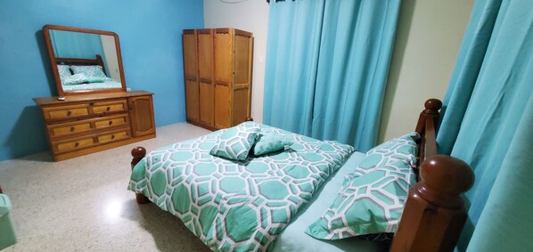 2 Schlafzimmer, Bügeleisen/Bügelbrett, kostenloses WLAN, Bettwäsche