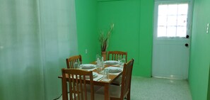 Dining - Cozy 2-bedroom home for a relaxing vacation (Willemstad)