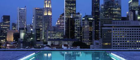 Piscine extérieure, tentes de plage