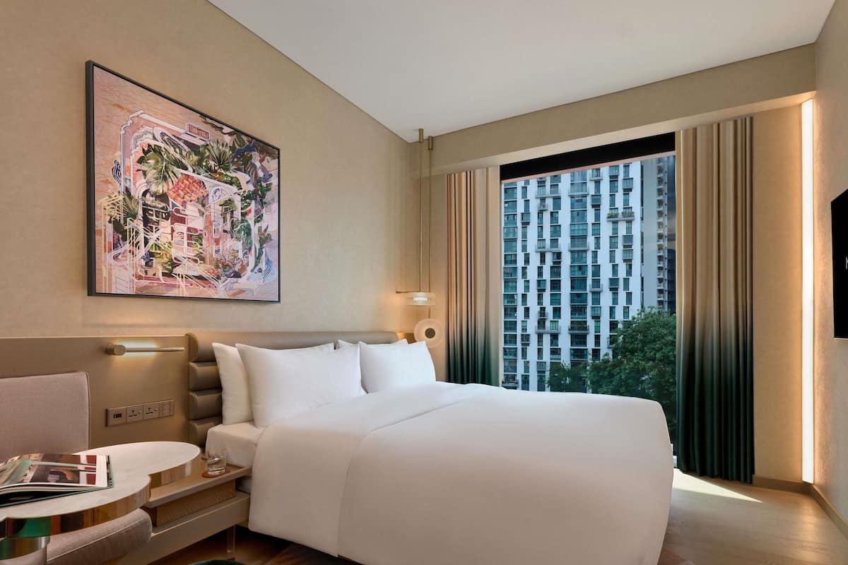 Signature King | Minibar, in-room safe, desk, blackout curtains