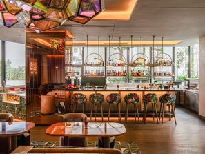 Hi ha 4 restaurants amb esmorzars 