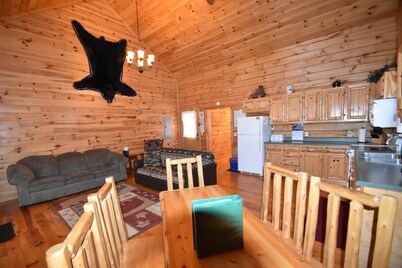 Big Bear - Sleeps up to 8 - Handicap Accessible