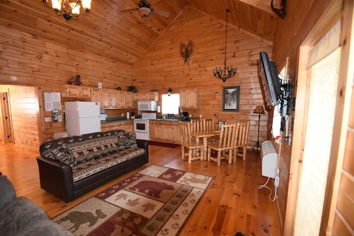 Big Bear - Sleeps up to 8 - Handicap Accessible