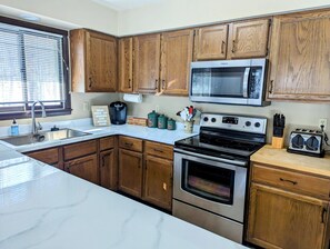 Refrigerador, microondas, horno, placa de cocina