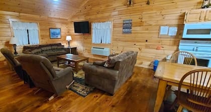Bobcat's Den - Dog Friendly - Sleeps up to 8