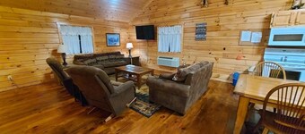 Bobcat's Den - Dog Friendly - Sleeps up to 8