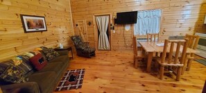 TV - Bear Cub - Sleeps up to Four (Moravia)