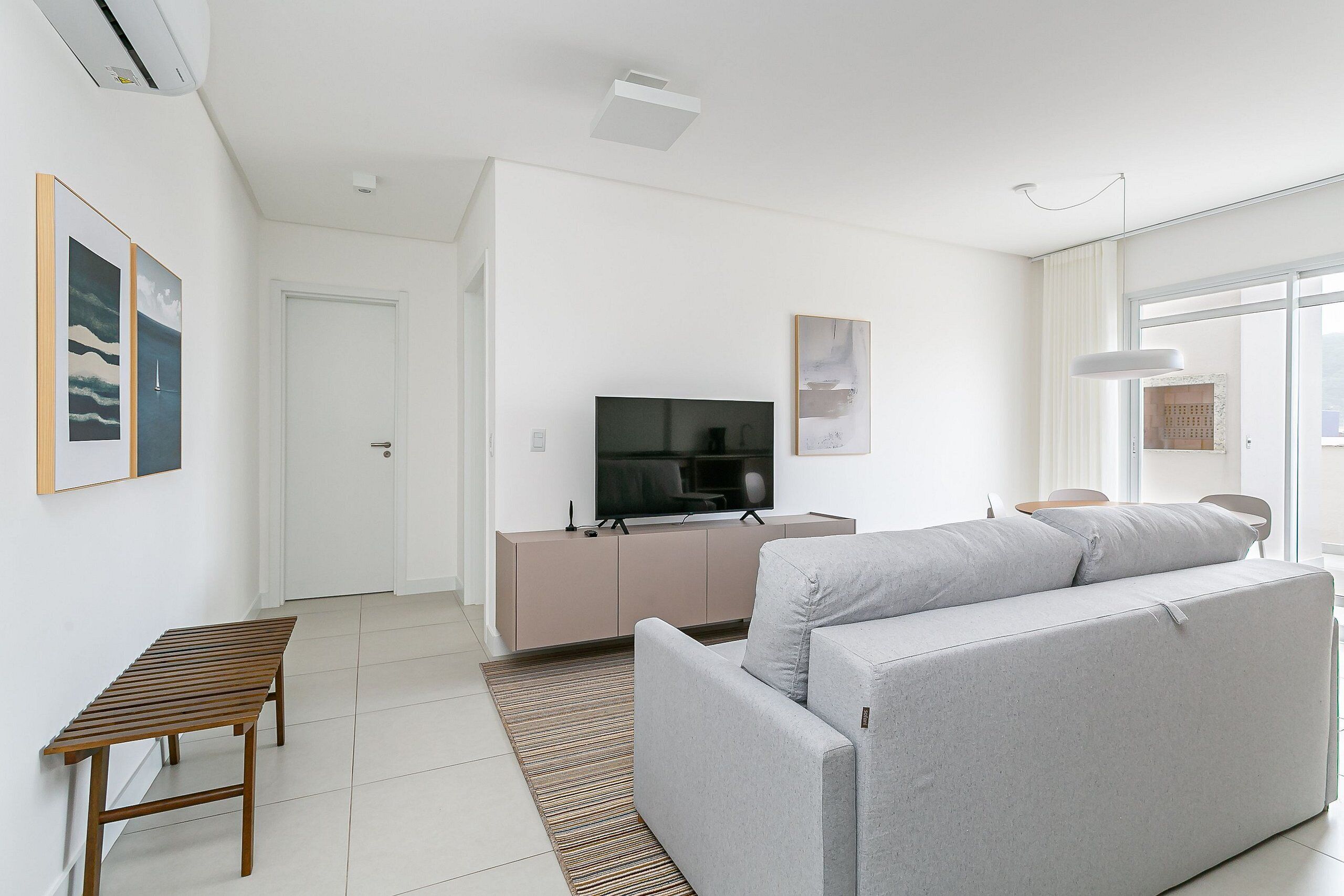 32-inch LCD TV with digital channels, TV